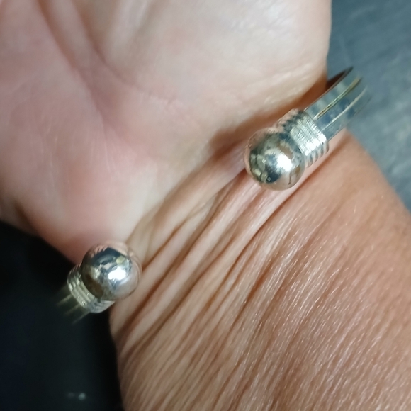 Silvertone cuff bracelet adjustable - Picture 2 of 4